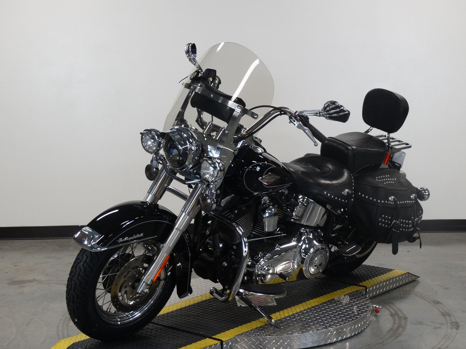 Pre-Owned 2010 Harley Davidson Softail Heritage Classic FLSTC Softail ...