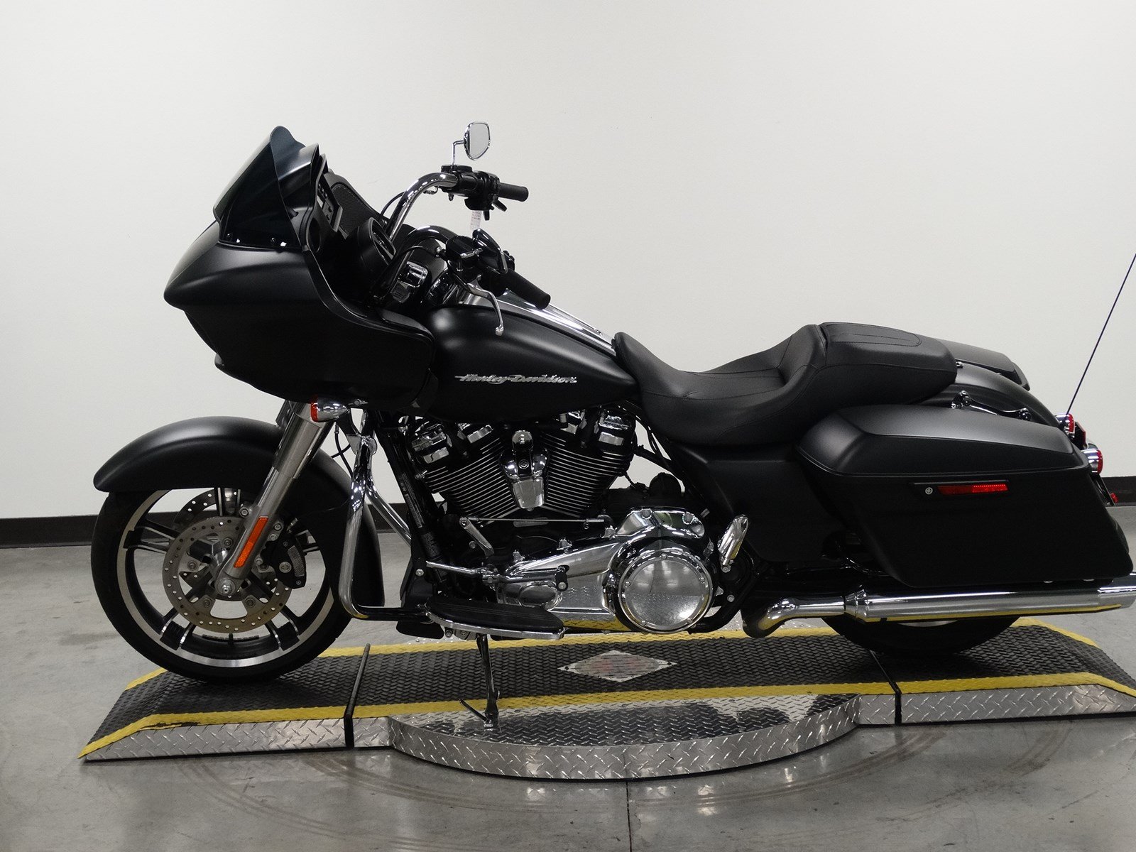 PreOwned 2018 HarleyDavidson Road Glide FLTRX Touring in Olathe 