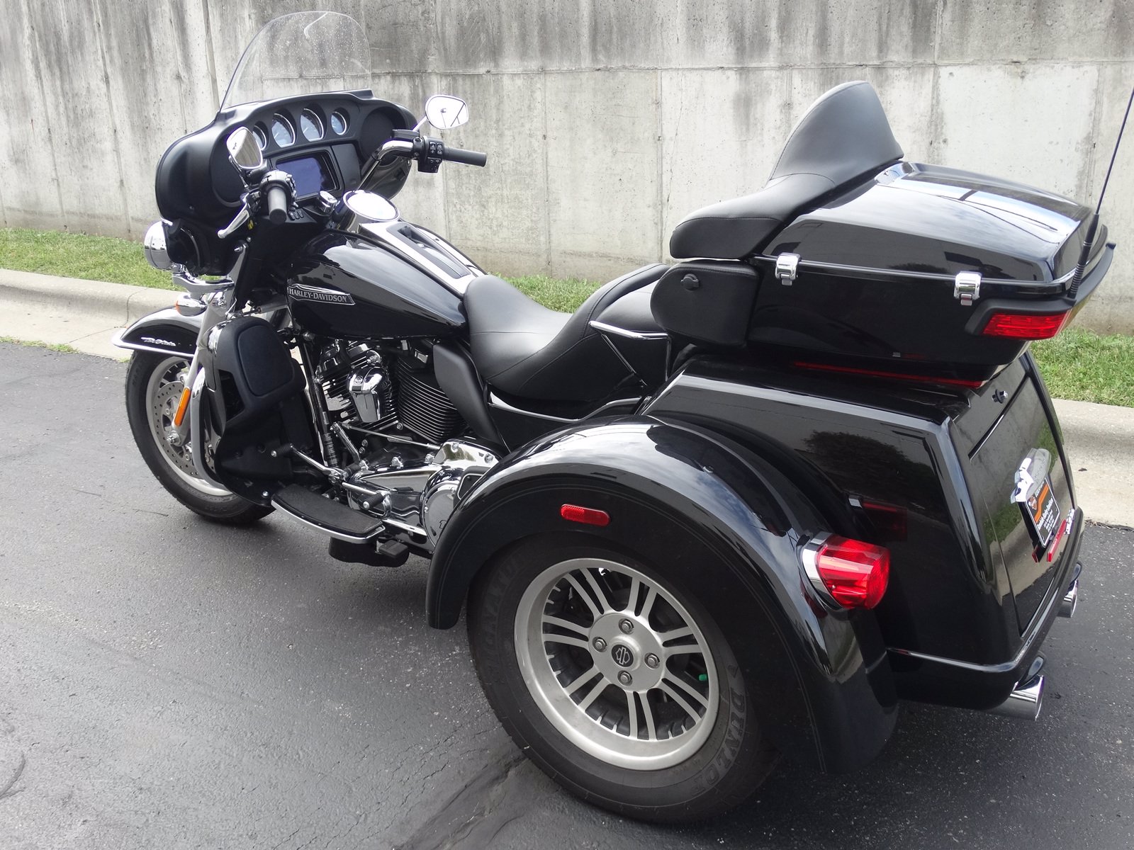 Pre-Owned 2019 Harley-Davidson Trike Tri Glide Ultra Classic FLHTCUTG ...