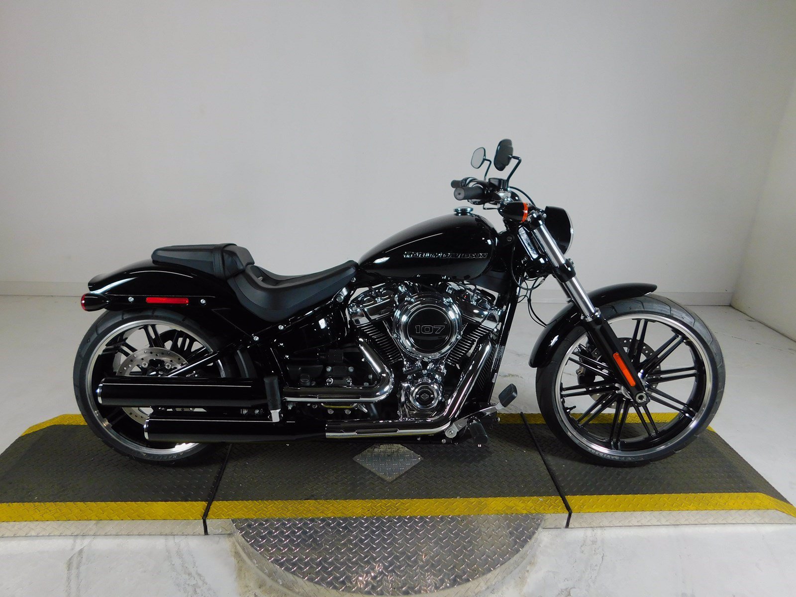 Ide Populer 37 Harley Davidson 2019 Breakout Price